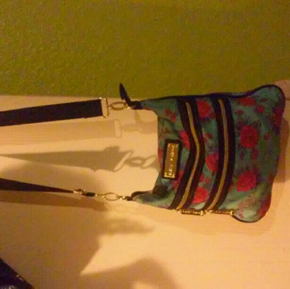 Roses Betsey Johnson purse