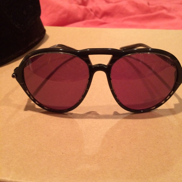 Tom Ford- Aviator Sunglasses, perfect condition!