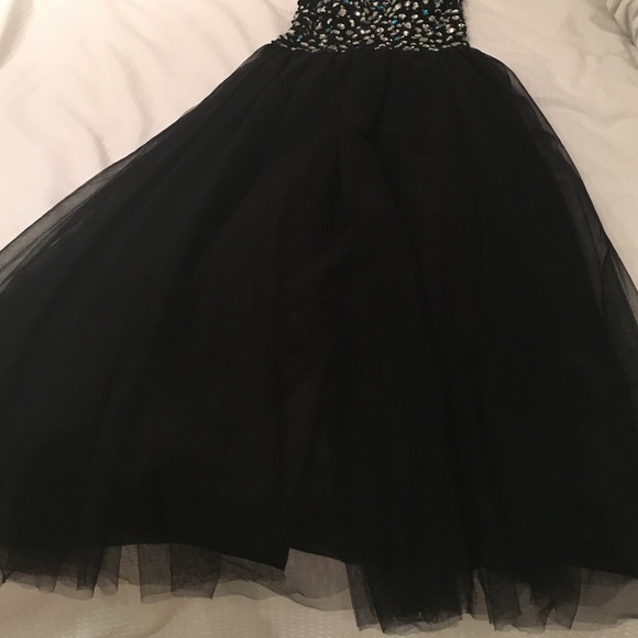 Gorgeous Prom/ Formal Dress - Picture 2 of 4
