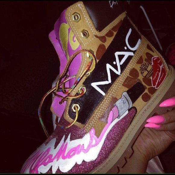 I Customize Sneakers .