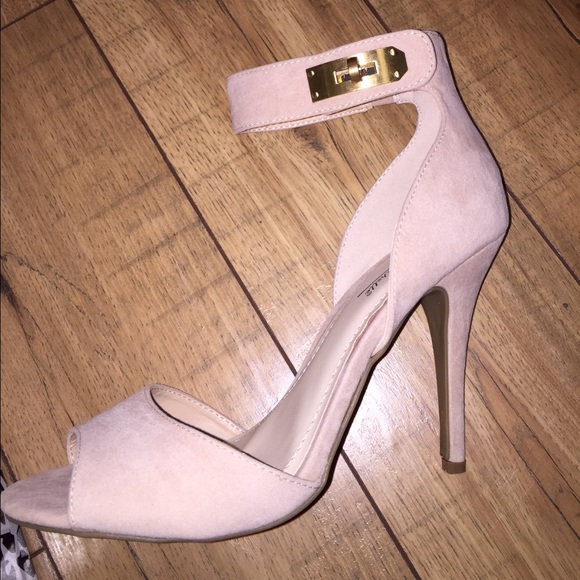 SOLD!!! Brand new!! Beautiful heels