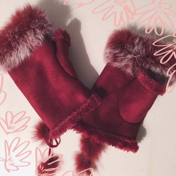 Red furry fingerless gloves *BRAND NEW*