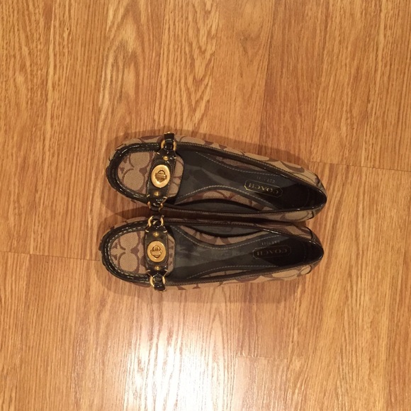 Coach flats