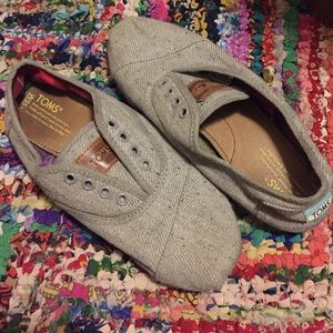Good used condition gray TOMS