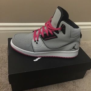 Girl Jordans size 7