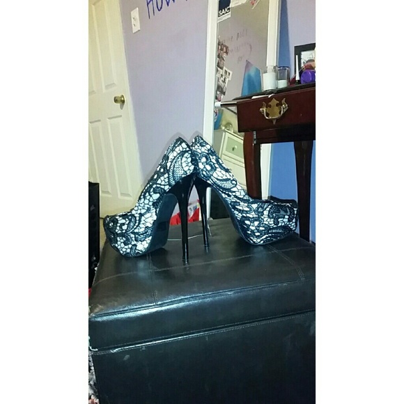 Lacey Pumps - Picture 2 of 4