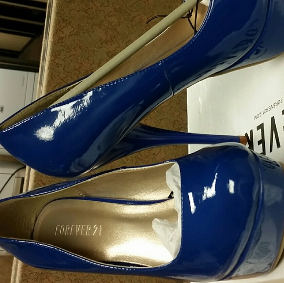 Forever21 Faux Patent Platform - Picture 2 of 3