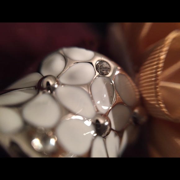 Daisy ring. - Picture 3 of 4