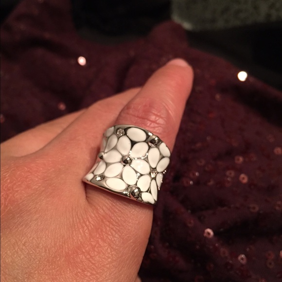 Daisy ring. - Picture 4 of 4