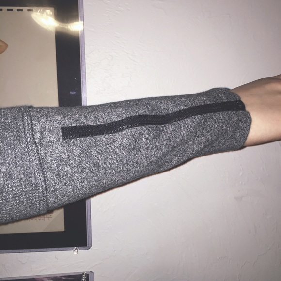 Calvin Klein pullover - Picture 3 of 3