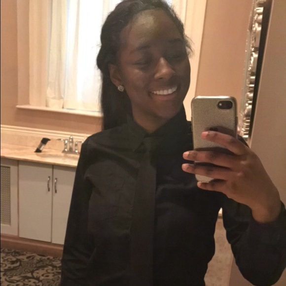 Meet your Posher, Donisha - Picture 3 of 4