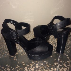 Steve Madden black leather chunky heels