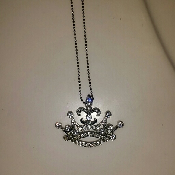 Diamond Crown Necklace 💎