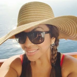 Meet your Posher, Elvira