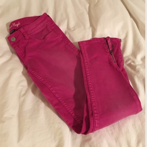 American Eagle faded pink cropped jeans