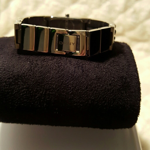 DKNY watch - Picture 3 of 4
