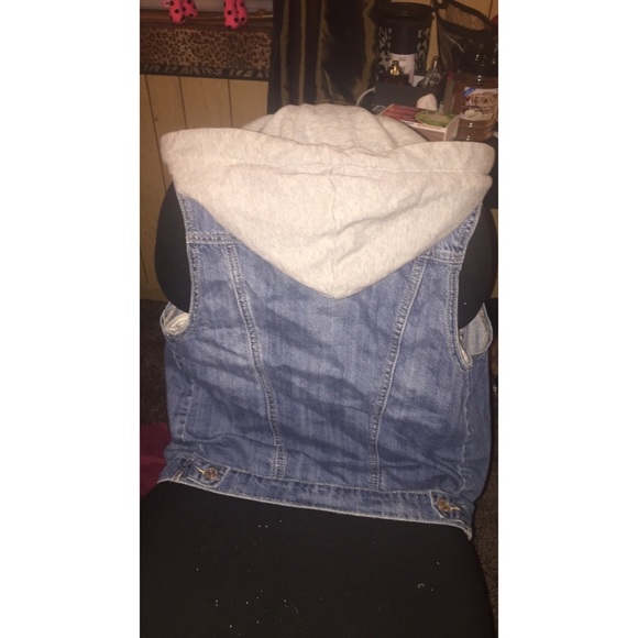 Sleeveless Denim Vest with hood - Picture 2 of 3