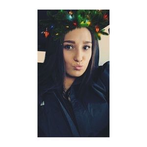 Meet your Posher, Chloe