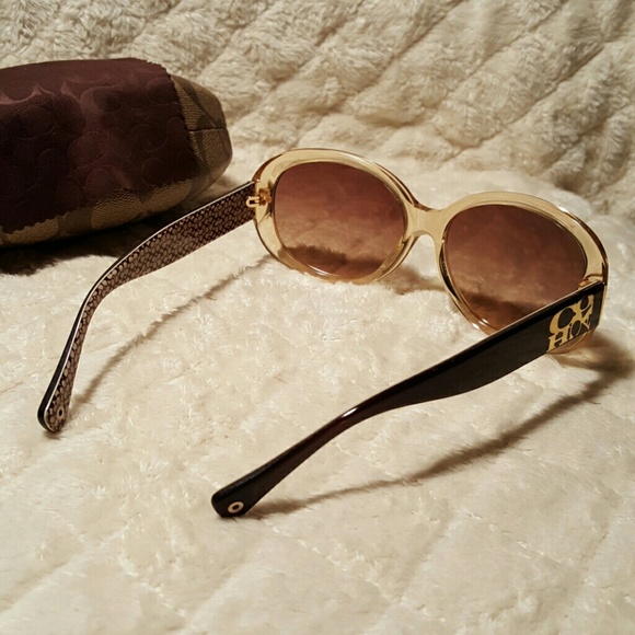 Sold Coach Gorgina sunglasses *on hold* - Picture 4 of 4