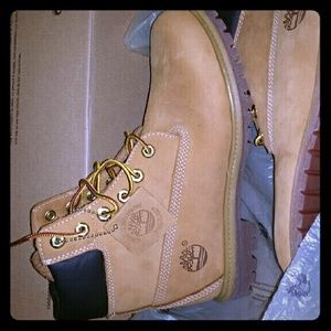 NEW TIMBERLAND BOOTS