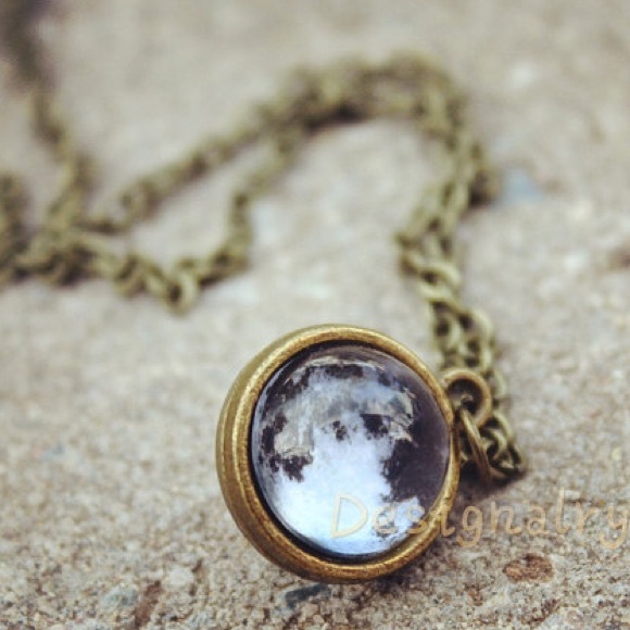 Moon in glass ball vintage necklace - Picture 4 of 4