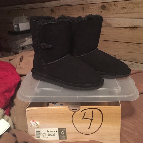 BearPaw Black Short boots BNWT!! Size 5