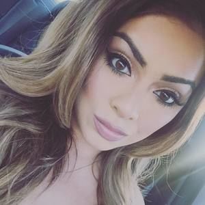 Meet your Posher, Mariela