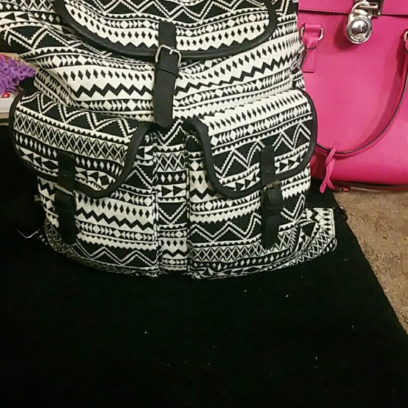 Trible backpack - Picture 2 of 3