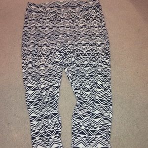Black & White Aztec Print Leggings