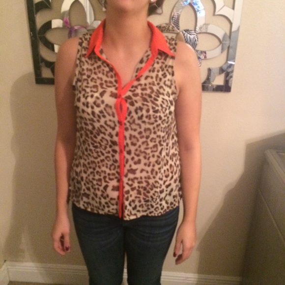 Cheetah button down tank - Picture 2 of 2