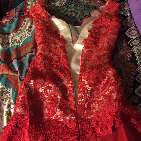 Beautiful red laced prom dress - Picture 2 of 3