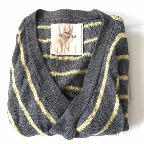 ✨Hollister cardigan✨