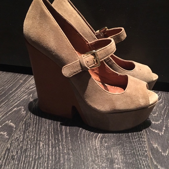 Shoes - Picture 2 of 5