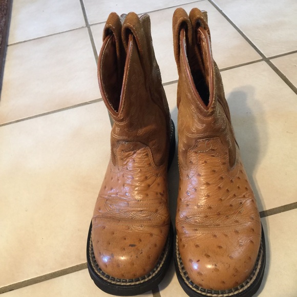 Justin ostrich boots...size 7