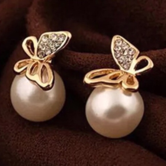 Butterfly Pearl Earrings - Picture 3 of 8