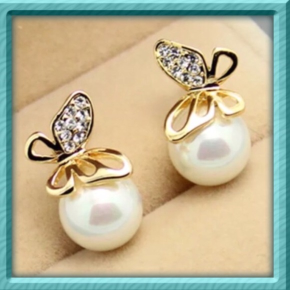 Butterfly Pearl Earrings - Picture 4 of 8