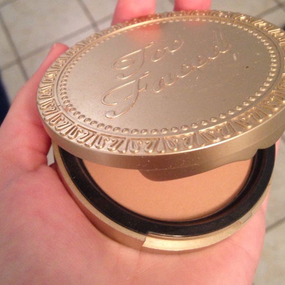 Too Faced matte bronzer