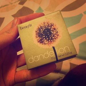 I am selling a brand new Benefit Dandelion blush