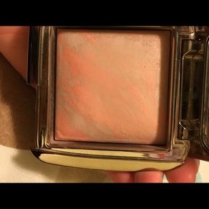 I am selling the Hourglass blush in Dim Infusion