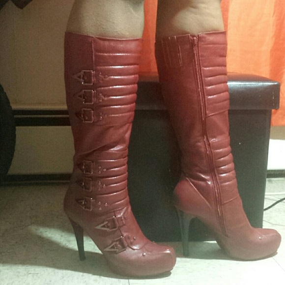 Red stud boots - Picture 3 of 4
