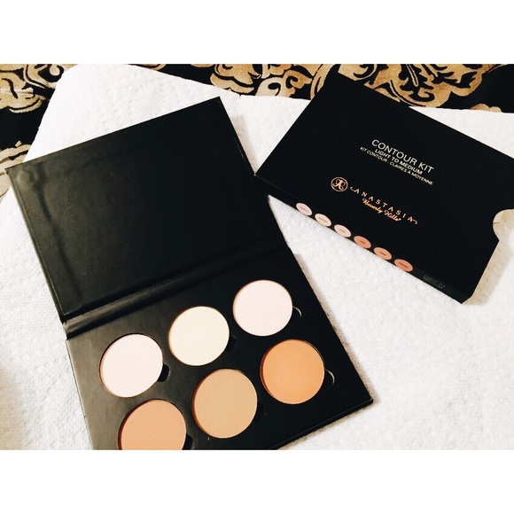 ANASTASIA BEVERLY HILLS -Contour Kit .