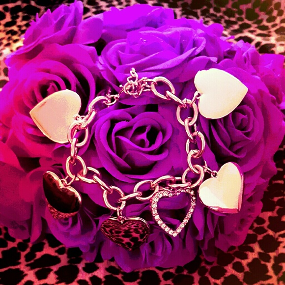 Beautiful gold hearts charm bracelet