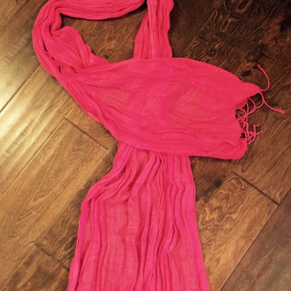 Pink scarf with fringe