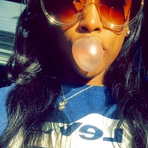 Meet your Posher, Kiana