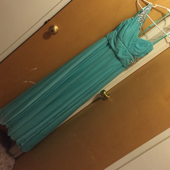 Prom dress - Picture 2 of 4