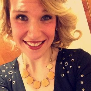 Meet your Posher, Debbie