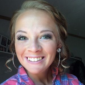 Meet your Posher, Cortney