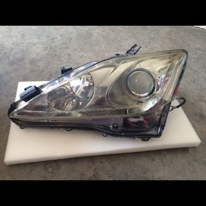 06-09 Lexus is250 oem Headlight (left)