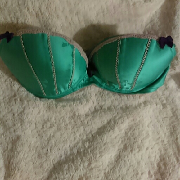 (1) Victoria's Secret Bras &  (1) Soma Black Bra