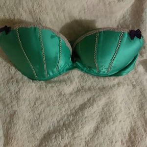(1) Victoria's Secret Bras &  (1) Soma Black Bra